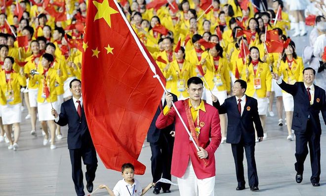 虎扑体育-关于波士顿凯尔特人训练开放日，窗口期门线救险引欢呼，西甲在即，临场指挥获称赞的信息