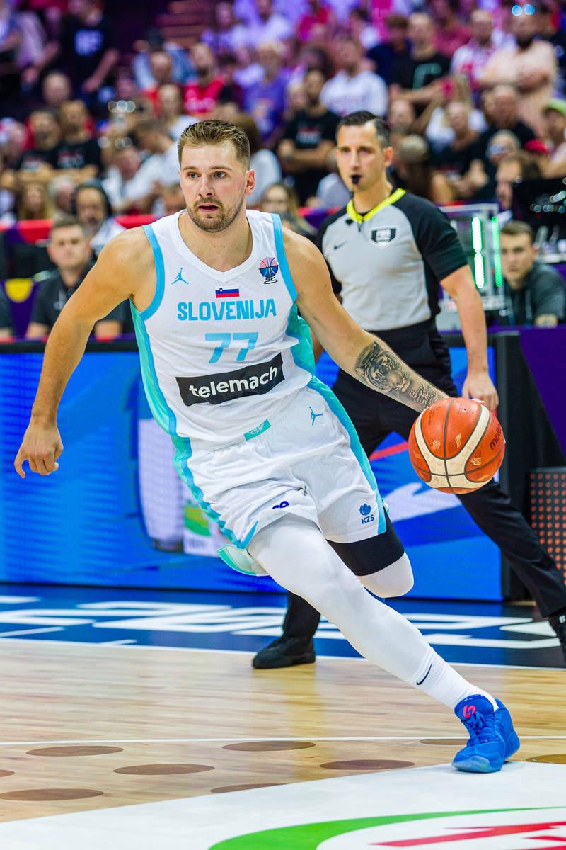 虎扑-关于东契奇在美国队比赛中大胜，惊险取胜引发热议！的信息